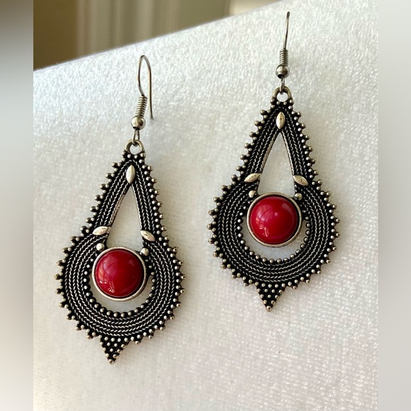 🔴 RED AND SILVER DANGLE DROP EARRINGS 🔴 - Picture 1 of 2